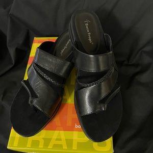 BRAND NEW BARE TRAPS "JONELLE" BLACK WOMEN'S SANDALS - SIZE 10M!!!